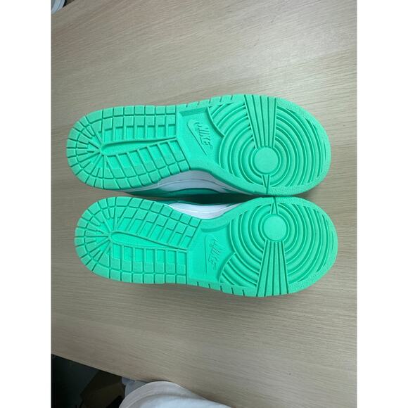 Nike Dunk Low Green Glow Women’s Size 9 DD1503-105 - Picture 5 of 5